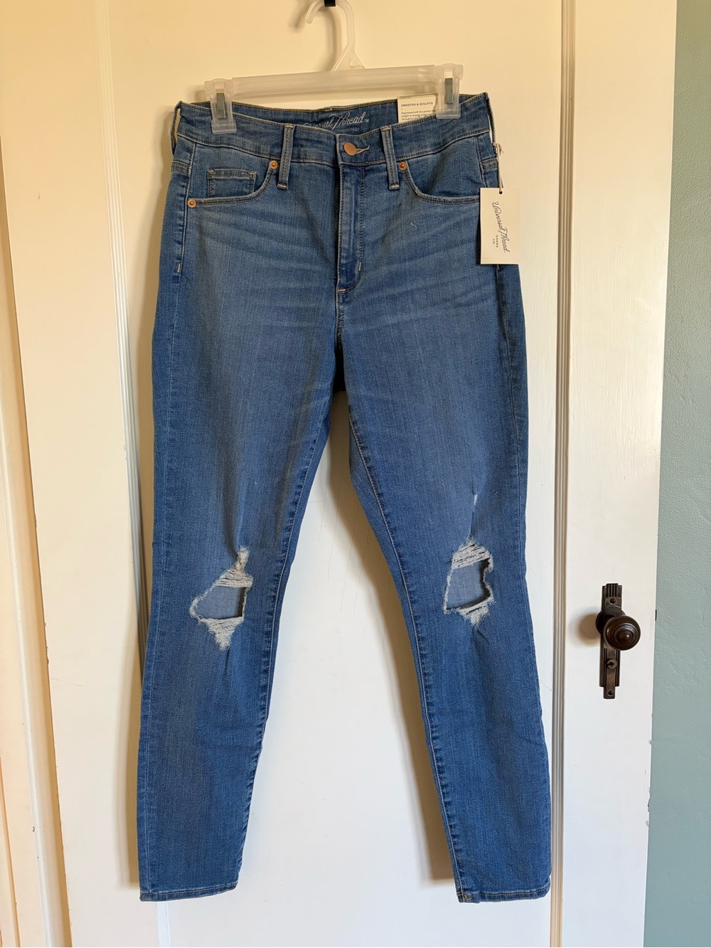 Universal Thread Women's Blue Ripped Skinny Jeans